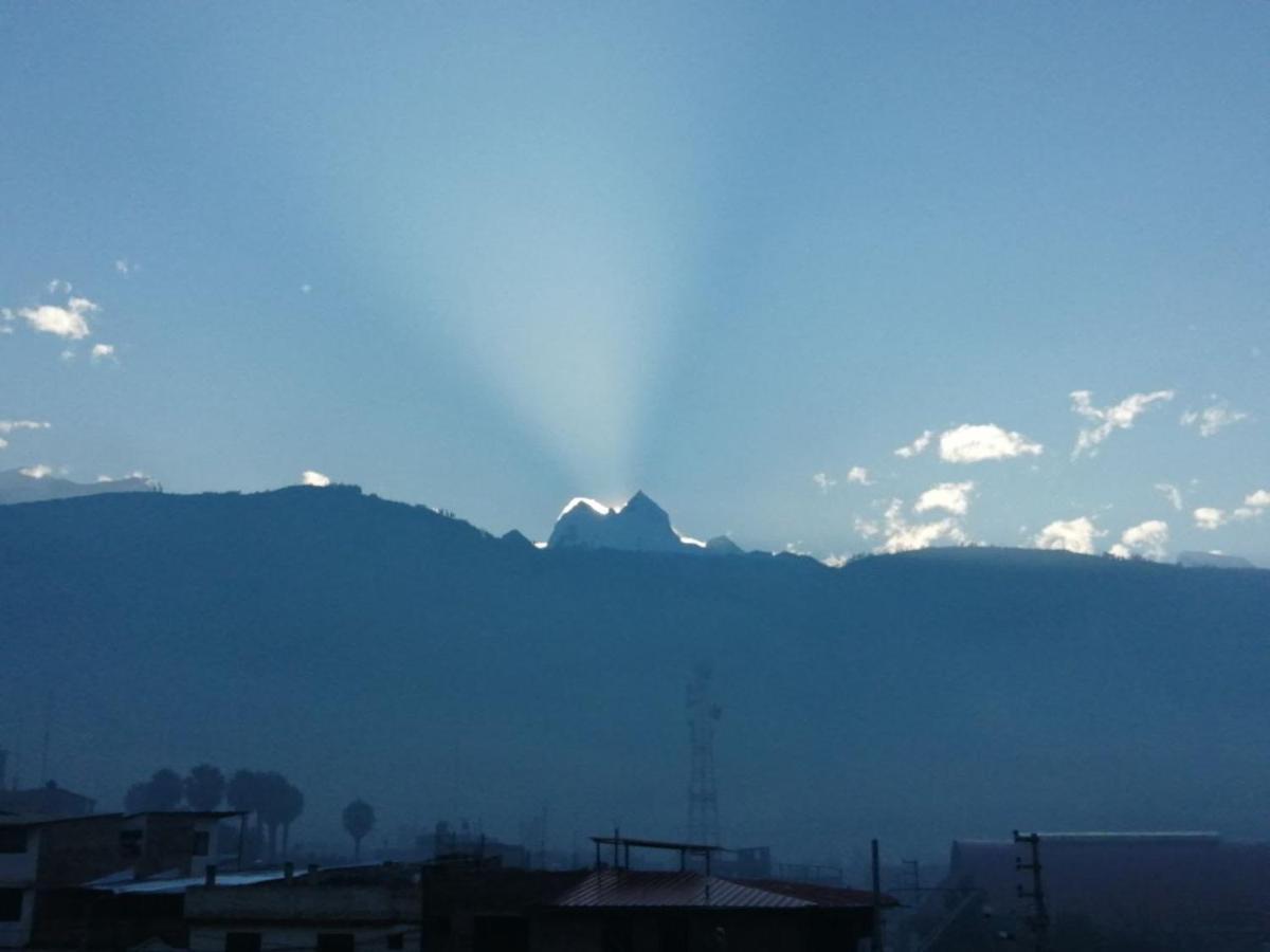 Hostal Dulzura Caraz ภายนอก รูปภาพ